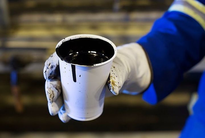 Нефть в стаканчике